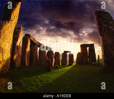 Stonehenge Salisbury Plain England sunrise Winter Solstice oldest calculating machine a time machine designed to bring the powe Stock Photo