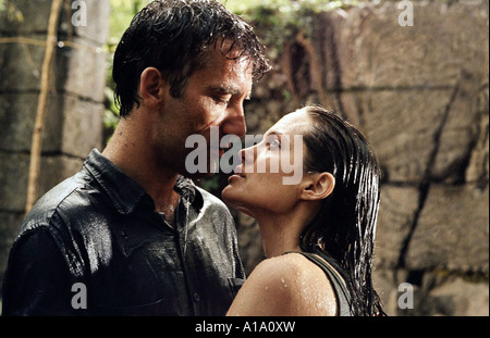 Beyond Borders Year 2003 Director Martin Campbell Angelina Jolie Clive Owen Stock Photo