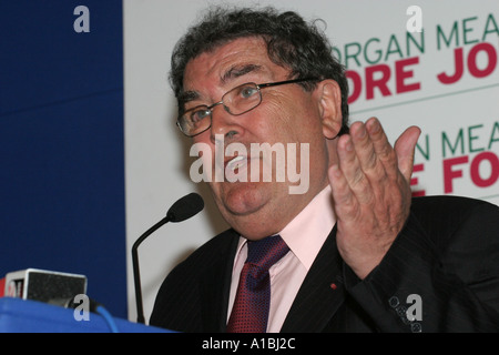SDLP former leader nobel peace prize winner John Hume MP MEP MLA speaking and gesticulating at press conference in Belfast Northern Ireland Stock Photo