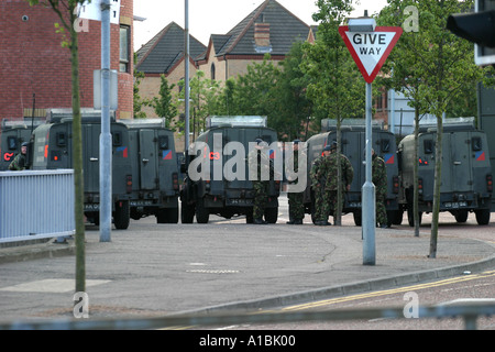 British Army temporary barricade to nationalist catholic area at Millfield during contentious loyalist orange band parade Stock Photo