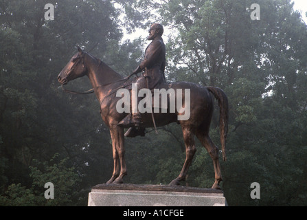 Mist shrouds the Virginia State Monument, topped by a bronze Robert. E. Lee astride Traveller, on Seminary Ridge at Gettysburg. Stock Photo