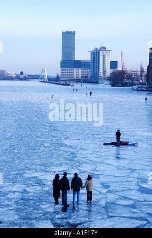Berlin Kreuzberg Friedrichshain view from Oberbaum bridge frosted river spree ice floes in cold winter Stock Photo