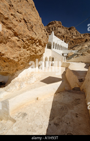 grave site of the prophet Hud pilgrimage site of Gabr Hud Qabr Hud Wadi Hadramaut Yemen Stock Photo