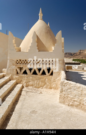 grave site of the prophet Hud pilgrimage site of Gabr Hud Qabr Hud Wadi Hadramaut Yemen Stock Photo