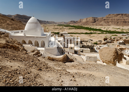 grave site of the prophet Hud pilgrimage site of Gabr Hud Qabr Hud Wadi Hadramaut Yemen Stock Photo