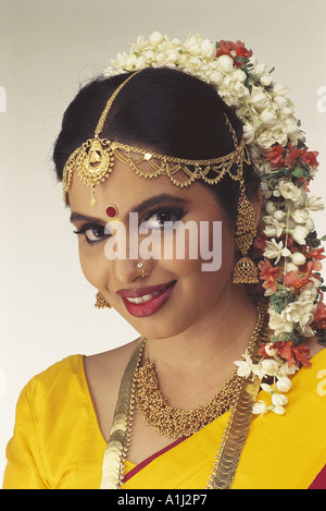 South Indian Bride Tamilian Karnataki Andhraite Keralaite dressed in marriage wedding dress gold necklace yellow silk saree Stock Photo