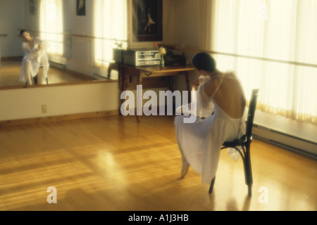 VDA75997 Ballet Dancer in dance studio Model Release Number 485 Stock Photo