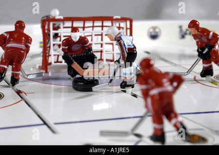 https://l450v.alamy.com/450v/a1jre5/toy-stiga-stanley-cup-hockey-table-game-players-detroit-red-wings-a1jre5.jpg