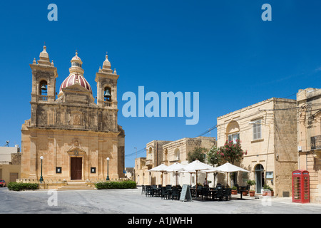 Church and restaurant in the main square, San Lawrenz, Gozo, Malta Stock Photo