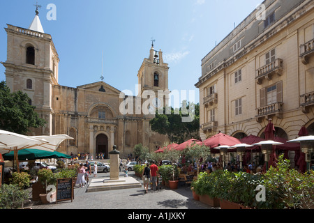 Restaurant and St John's Co Cathedral, St John's Square, Valletta, Malta Stock Photo