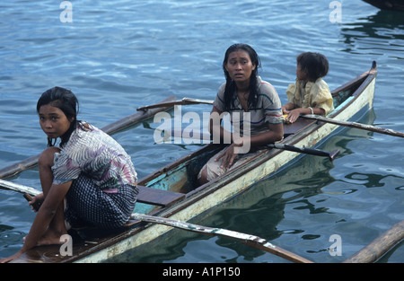 Badjao Badjau or Tau Laut sea gypsies children Puerto Princesa Palawan Philippines In outrigger canoe Dive for coins in water Stock Photo