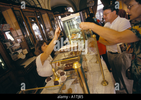 WOMAN BEHIND THE COUNTER AT THE GERBEAUD CAFE TAKES ORDERS FROM CUSTOMERS BUDAPEST 00 08 95 Stock Photo