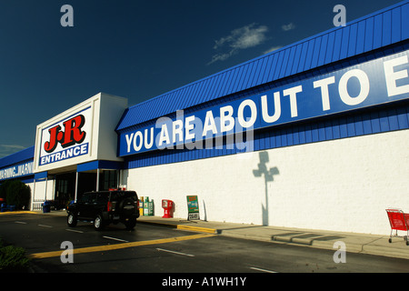 jr cigarette outlet Jr cigar factory outlet store hi-res stock photography and images