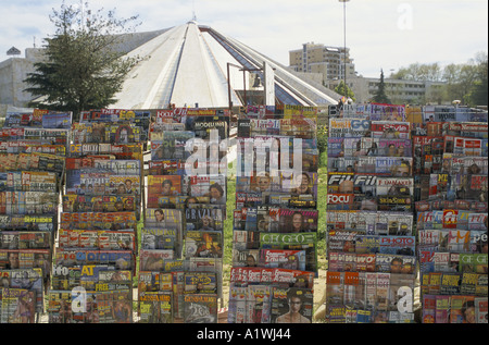 EUROPEAN MAGAZINES ON SALE IN THE TOWN CENTRE OF TIRANA HIGHLIGHT THE OPENING UP OF ALBANIA 4 01 2001 Stock Photo