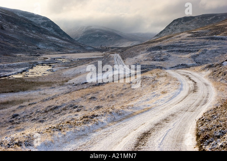 Scottish Winter scene 'Snow on the road'   - Glen Cluny, Braemar  moorland roads towards the Cairnwell Ski Centre, Braemar, Cairngorms, Scotland uk Stock Photo