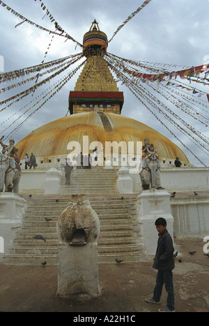 Nepal 2005 the Bodnath Stupa which is one of the largest Stupa in Asia is a site of pilgramage for Buddhist pilgrims from all o Stock Photo