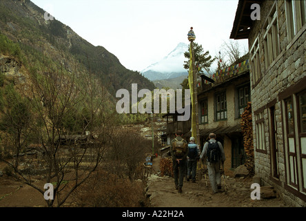 Nepal 2005 Lukla the village of Lukla acts as a gateway to the high Himalayan mountains 7 days walk from the Nearest road Stock Photo