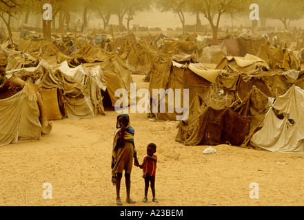 FAMINE IN SUDAN 1985 REFUGEE CAMP AT EL FASHER DARFUR REGION  1985 Stock Photo