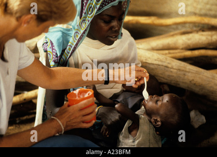 FAMINE IN SUDAN 1985 REFUGEE CAMP AT EL FASHER DARFUR REGION  1985 Stock Photo