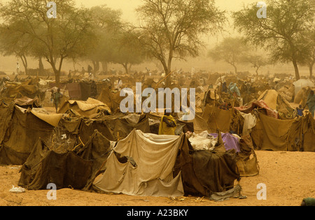 FAMINE IN SUDAN 1985 REFUGEE CAMP AT EL FASHER DARFUR REGION  1985 Stock Photo