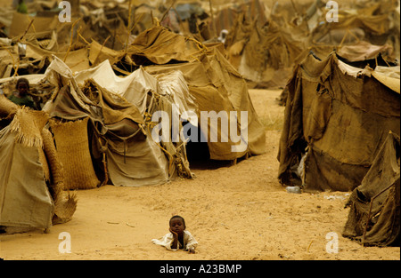 FAMINE IN SUDAN 1985 REFUGEE CAMP AT EL FASHER DARFUR REGION  1985 Stock Photo