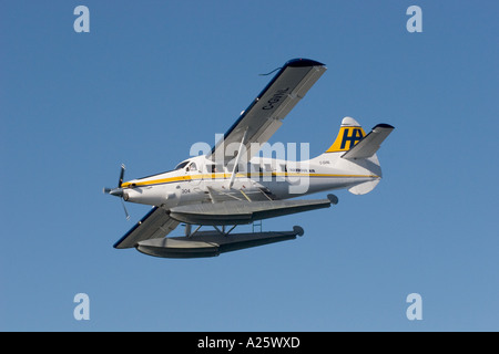De Havilland Canada DHC3 Turbo Otter floatplane taxiing Stock Photo - Alamy