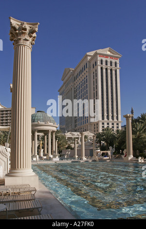 Caesars Palace on X: OOO and at the Pool 😎 #MemorialDay 📸  IG/cinthiaobermann  / X