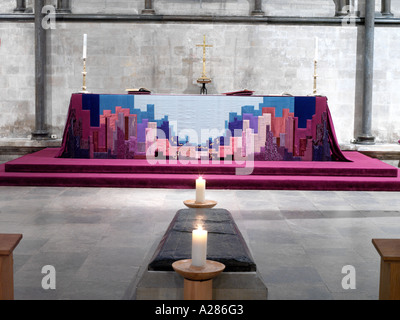 Salisbury Wiltshire England Salisbury Cathedral Trinity Chapel First Altar Consecrated in 1225 and the Tomb of St Osmund Stock Photo