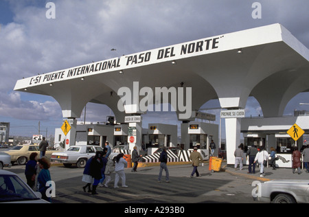 People and vehicles move toward the border and customs checkpoint on Avenida Juarez in Ciudad Juarez Mexico Stock Photo