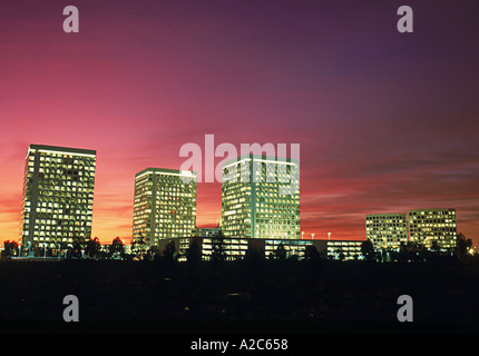 COSTA MESA, CA - DEC 1, 2017: Westin South Coast Plaza. Hotel guests can  access the world famous South Coast Plasa mall via a pedestrian bridge  Stock Photo - Alamy