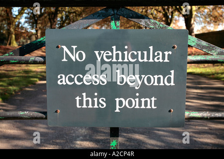 No vehicular access beyond this point sign Stock Photo