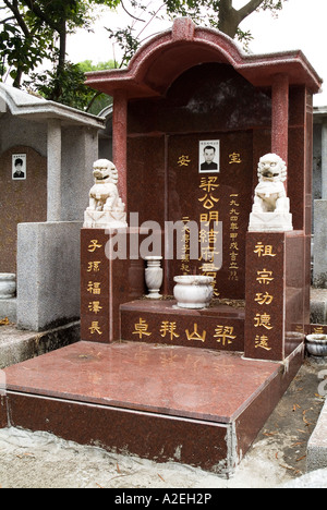 dh  CHEUNG CHAU HONG KONG Chinese graveyard decorative gravestone in cemetery
