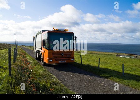 dh Garbage truck vehicles ENVIRONMENT ORKNEY OIC household waste disposal dustbin collection lorry uk trash refuse scotland dustcarts Stock Photo