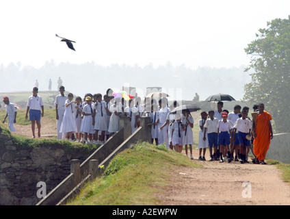 Sri Lanka, Galle, schoolchildren, street scene Stock Photo - Alamy