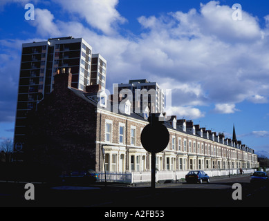 Victorian terraced housing and 1960s multi-storey tower blocks, Shieldfield, Newcastle upon Tyne, Tyne and Wear, England, UK. Stock Photo