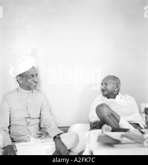 Mahatma Gandhi with Sarvepalli Radhakrishnan, 1940s Stock Photo - Alamy