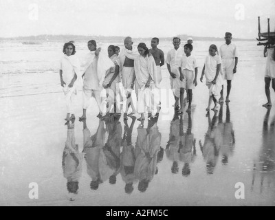 MKG33420 Mahatma Gandhi during evening walk at Juhu Beach Mumbai Bombay Maharashtra India May 1944 Stock Photo