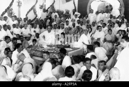 Mahatma Gandhi with wife Kasturba Gandhi at a reception, India, 1934 ...