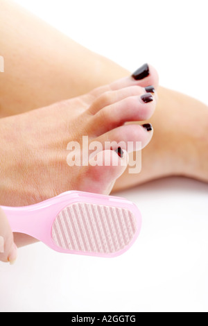 https://l450v.alamy.com/450v/a2ggtg/young-woman-using-pumice-brush-model-released-a2ggtg.jpg