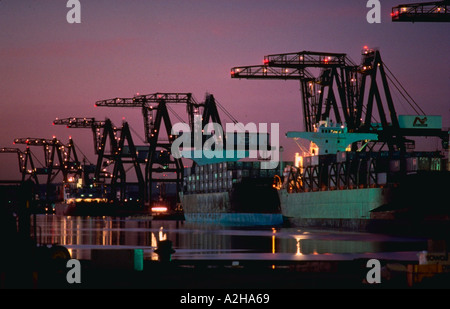 Loading ships in Port Elizabeth NJ Stock Photo