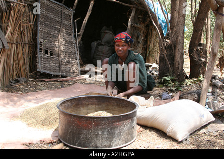 Sifting grain, Weyto Village, Bahar Dar, Ethiopia Stock Photo