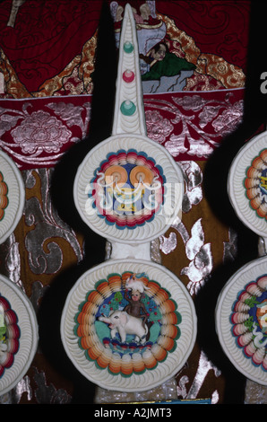 Auspicious butter sculptures(torma) made by Tibetan monks, offerings on the Mahabodhi Temple shrine during the Kalachakra Festival. Bodh Gaya, India Stock Photo