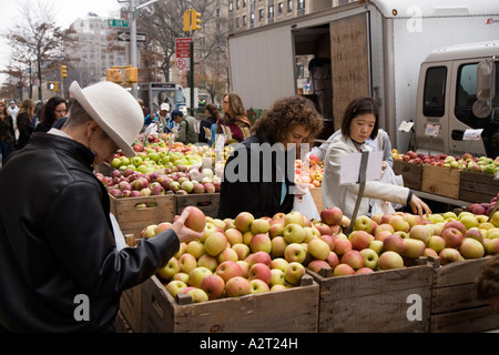 Street market stall selling apples and fruit & vegetables. Broadway near Columbia University Upper West Side, New York City. USA Stock Photo