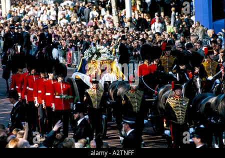 funeral of princess diana central london sept 1997 members of royal ...