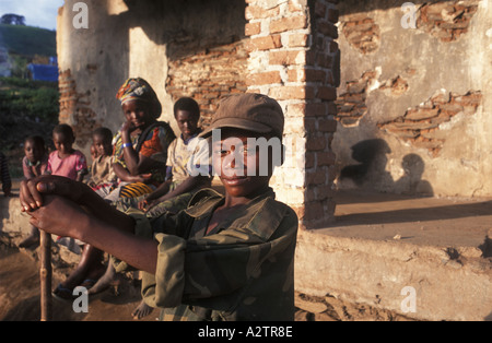 Congo 1999 . Displaced family in Masisi ,North Kivu,with child soldier Stock Photo