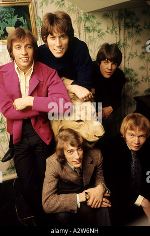 BEE GEES UK pop group in 1967. From left: Maurice Gibb, Barry Gibb, Robin Gibb, Vince  Melouney, Colin Peterson. Photo: Tony Gale Stock Photo
