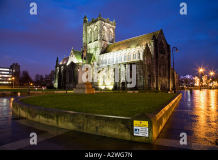 Paisley Abbey illuminated at night, Paisley, Renfrewshire, Scotland. Stock Photo