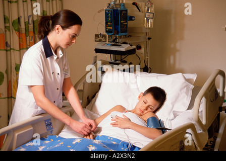 Hospital. Paediatrics. Paediatrician. Intensive care doctor at bedside