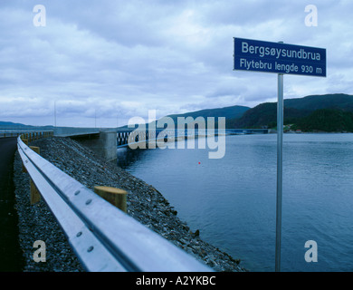 Bergsøysund Floating Bridge part of Krifast near Kristiansund Møre og ...