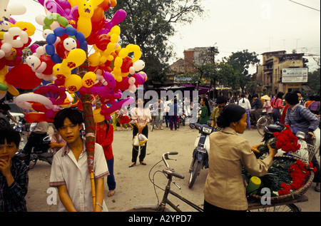 Boy selling balloons in Hanoi, Vietnam Stock Photo